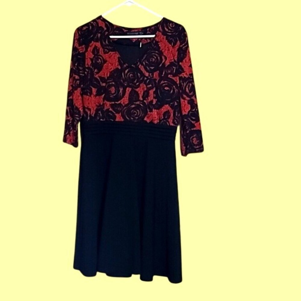 Homeyee Women's Size 10 V-Neck Dress Red and Black Beauty! NWT